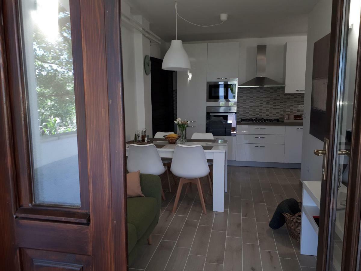 Zoe Apartman