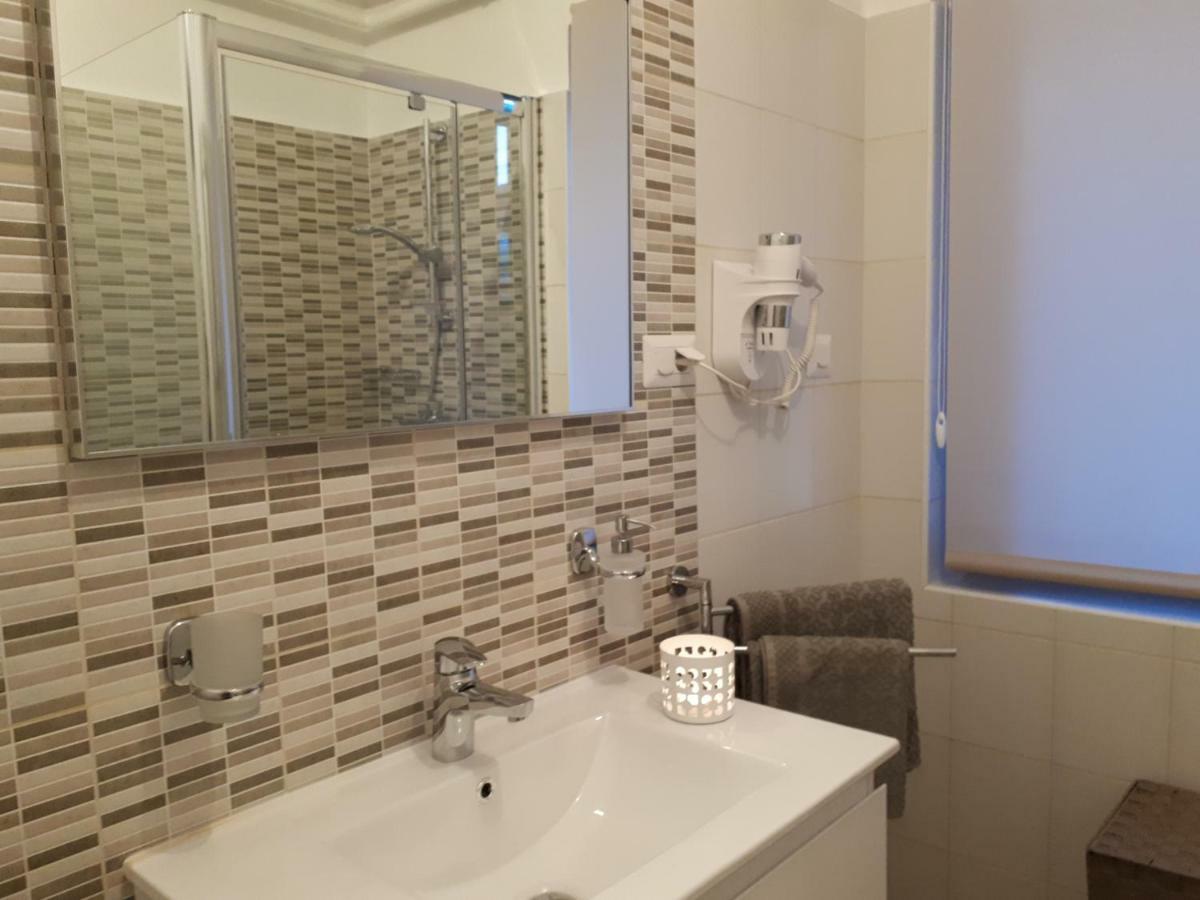 Zoe Apartman